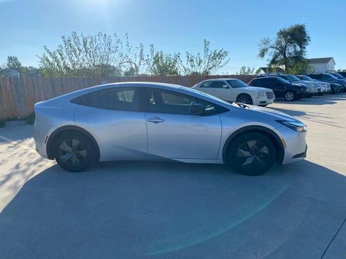 2025 Toyota Prius LE
