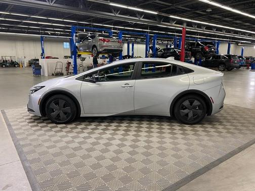 2025 Toyota Prius LE