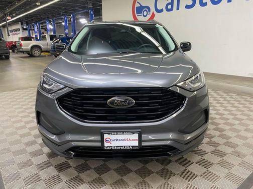 Gray Metallic 2022 Ford Edge SE