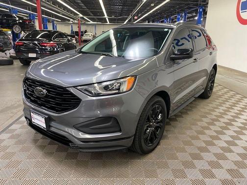Gray Metallic 2022 Ford Edge SE