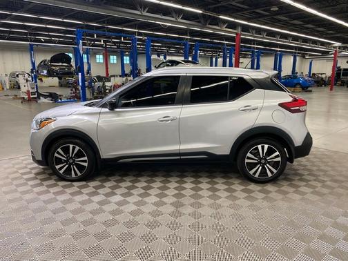 2020 Nissan Kicks SR