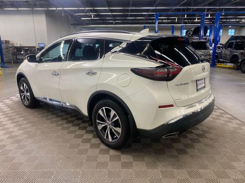 White 2022 Nissan Murano SV