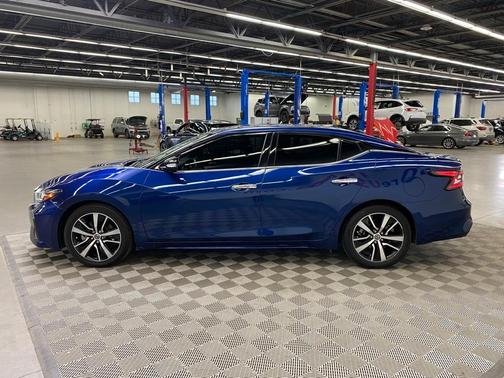 2022 Nissan Maxima SV
