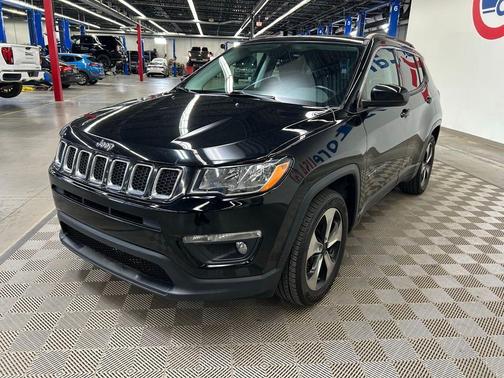 Diamond Black 2018 Jeep Compass Latitude
