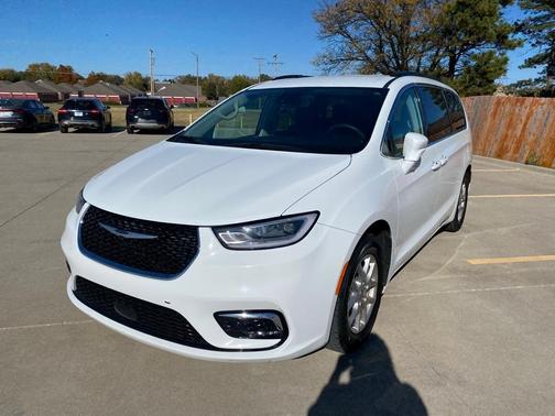 2022 Chrysler Pacifica Touring-L