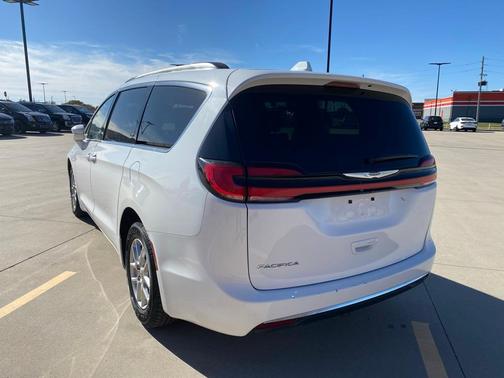 2022 Chrysler Pacifica Touring-L