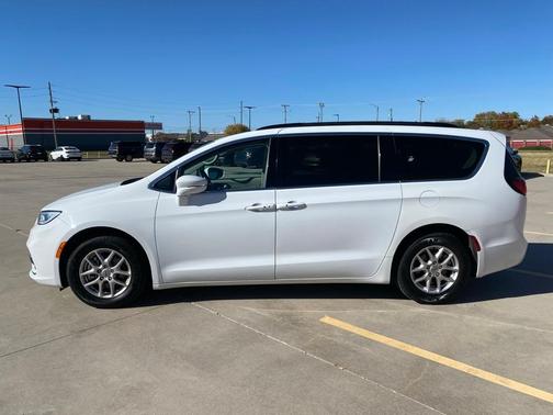 2022 Chrysler Pacifica Touring-L