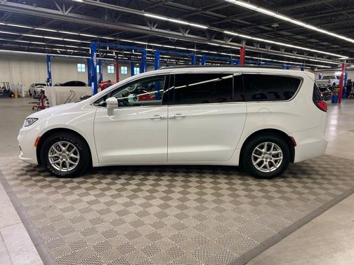 2022 Chrysler Pacifica Touring-L