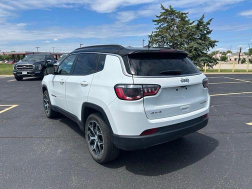 Bright White Clearcoat 2024 Jeep Compass Limited