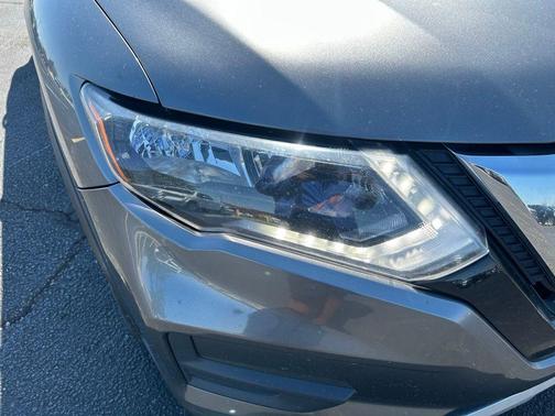 Gun Metallic 2018 Nissan Rogue SV