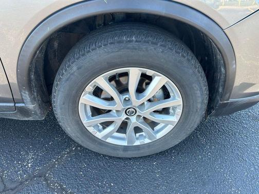 Gun Metallic 2018 Nissan Rogue SV