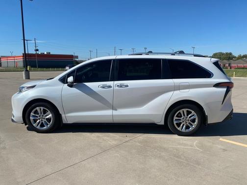 2022 Toyota Sienna Limited