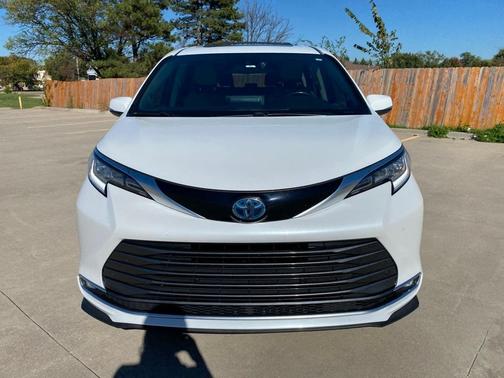 2022 Toyota Sienna Limited