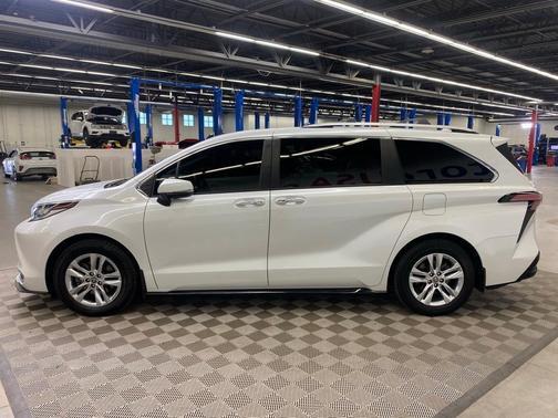 2022 Toyota Sienna Limited
