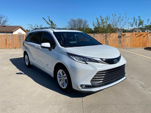 2022 Toyota Sienna Limited