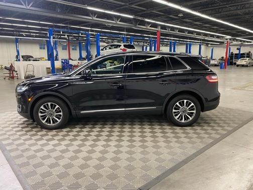 2019 Lincoln Nautilus Select