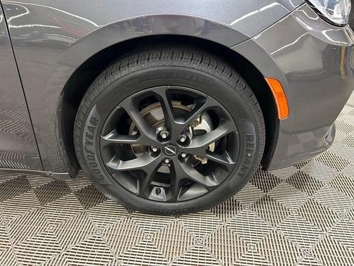 Granite Crystal Clearcoat Metallic 2022 Chrysler Pacifica Touring-L