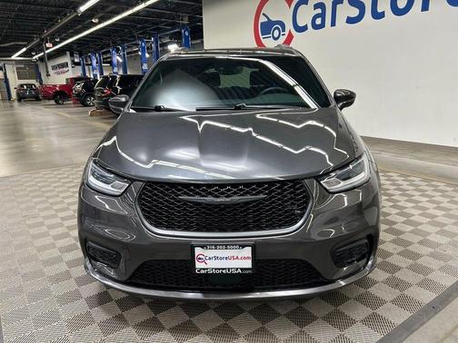 Granite Crystal Clearcoat Metallic 2022 Chrysler Pacifica Touring-L