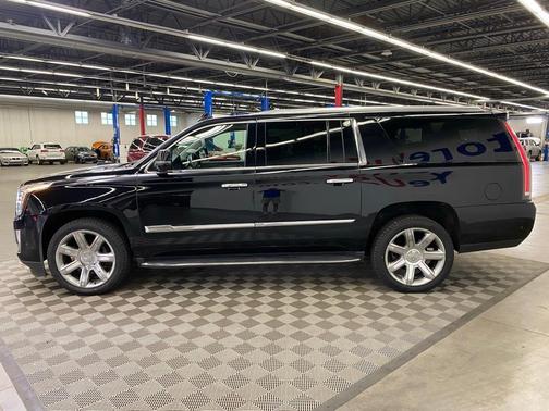 2017 Cadillac Escalade ESV Luxury