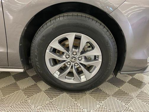 2024 Toyota Sienna XLE