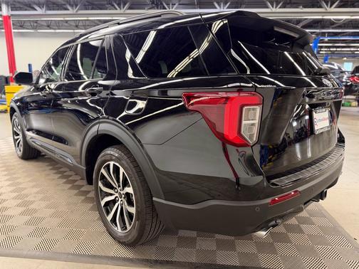 Black Metallic 2024 Ford Explorer Base
