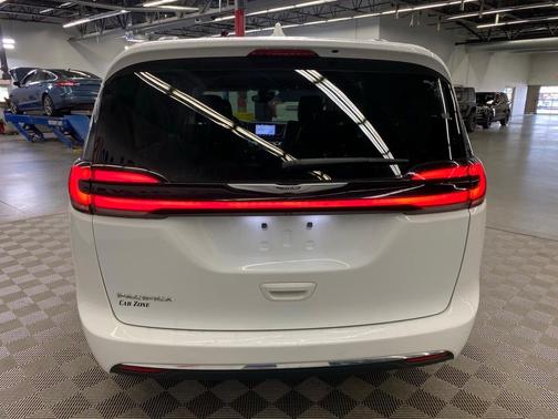 2022 Chrysler Pacifica Touring-L