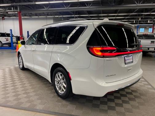 2022 Chrysler Pacifica Touring-L