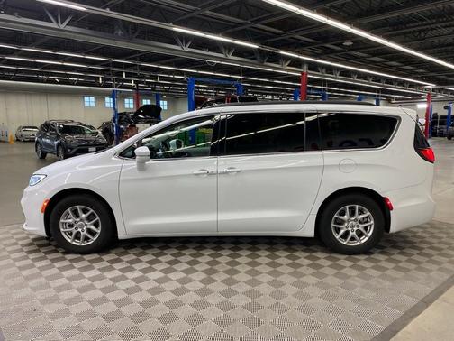 2022 Chrysler Pacifica Touring-L