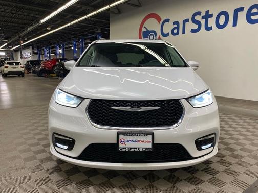 2022 Chrysler Pacifica Touring-L