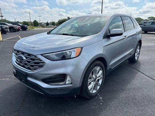 Silver Metallic 2022 Ford Edge Titanium