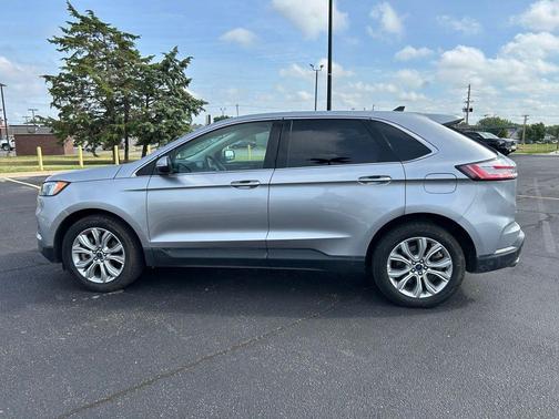 Silver Metallic 2022 Ford Edge Titanium