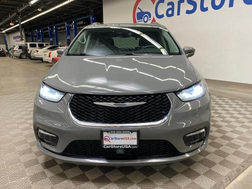 2022 Chrysler Pacifica Touring-L