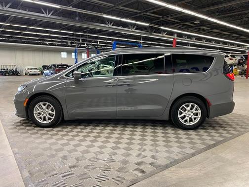 2022 Chrysler Pacifica Touring-L
