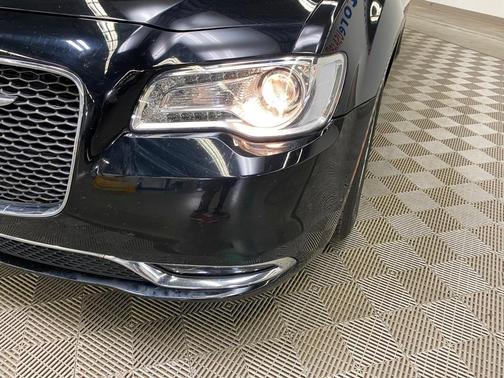 2006 Chrysler 300C Base