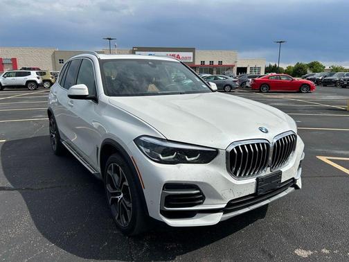 Mineral White Metallic 2022 BMW X5 xDrive40i