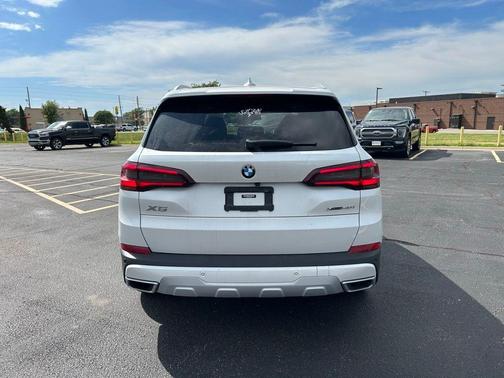 Mineral White Metallic 2022 BMW X5 xDrive40i