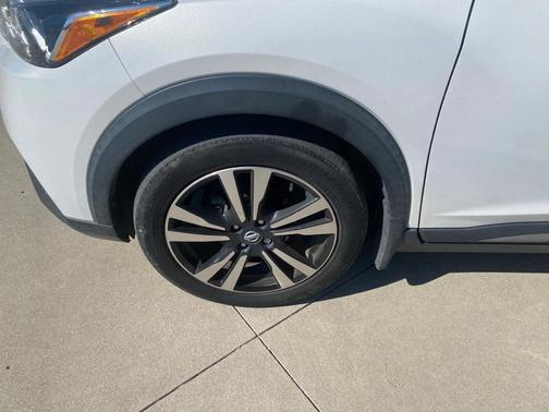 2020 Nissan Kicks SR