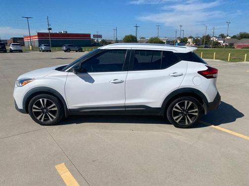 2020 Nissan Kicks SR