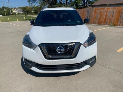 2020 Nissan Kicks SR
