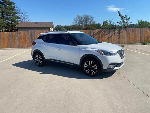 2020 Nissan Kicks SR