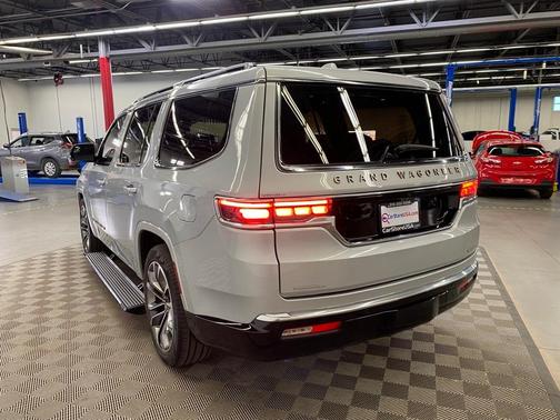 2023 Jeep Grand Wagoneer Series III