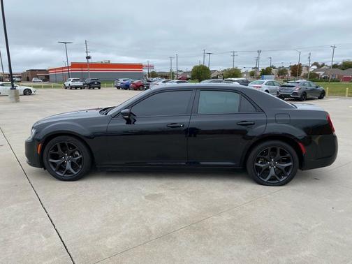 2022 Chrysler 300 S