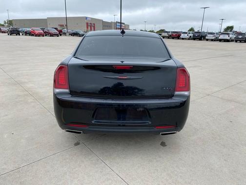 2022 Chrysler 300 S