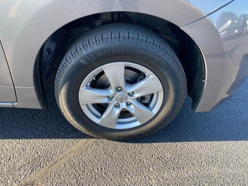 Khaki 2016 Nissan Quest SV