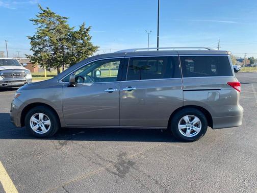 Khaki 2016 Nissan Quest SV