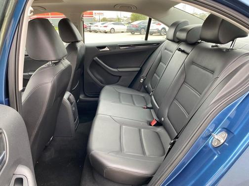 2017 Volkswagen Jetta 1.8T SEL