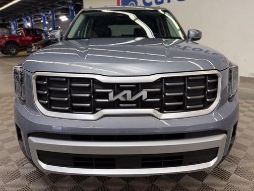 Silver 2025 Kia Telluride S