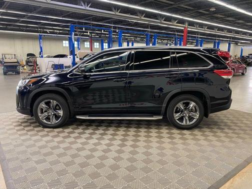 Black 2019 Toyota Highlander