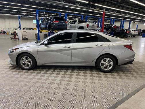 2021 Hyundai ELANTRA SE