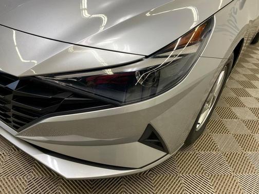 2021 Hyundai ELANTRA SE